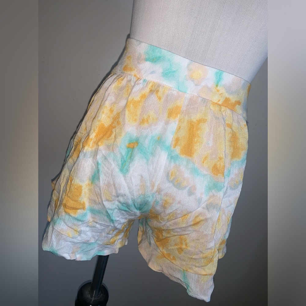 Altar’d state spring Ruffle shorts - Picture 2 of 6